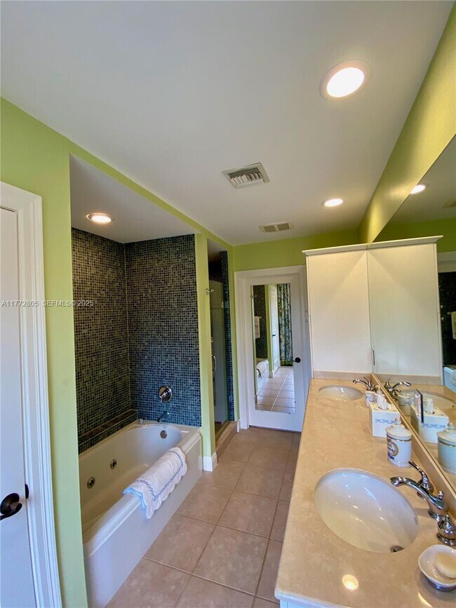 Building Photo - 11718 SE Florida Ave