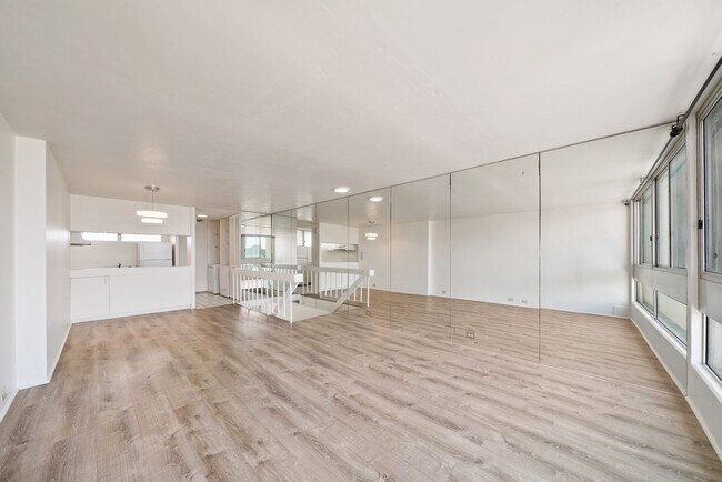 Building Photo - 1488