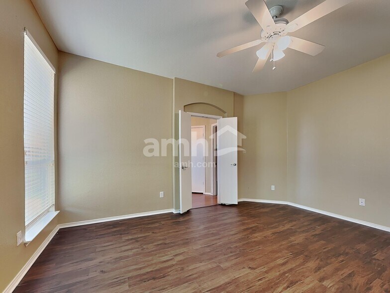 Building Photo - 9904 Henna Ln