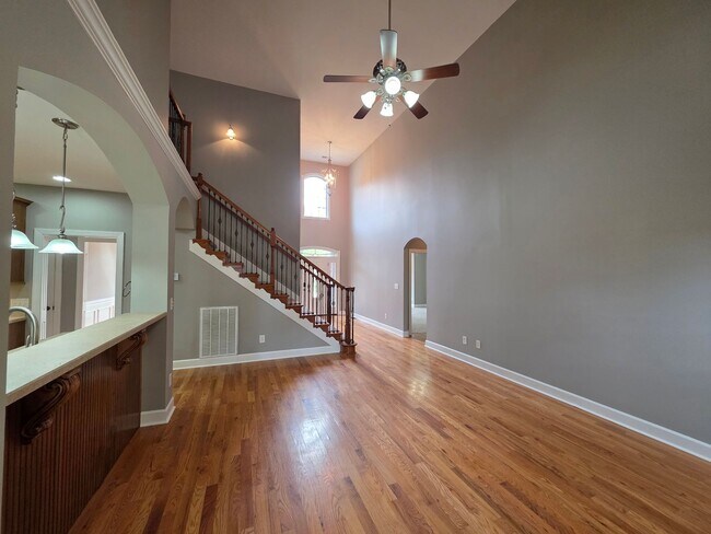 Building Photo - Holiday SPECIAL!! $500 OFF Your Move-In Co...