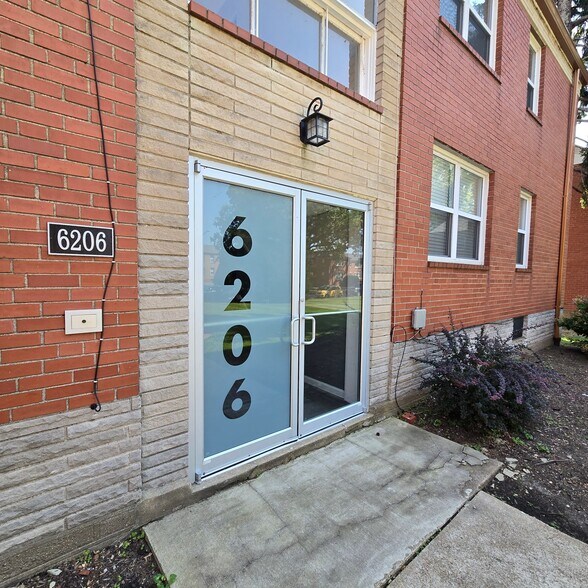 Building Photo - 6206 Nagel Ave