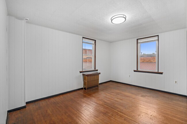 Building Photo - Gorgeous 3 bedroom home in Clairton availa...
