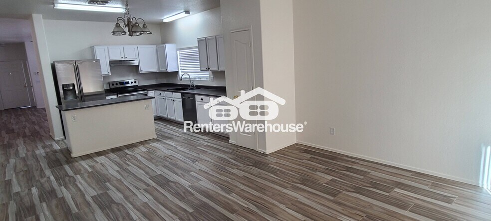 Building Photo - 15311 W Sierra St