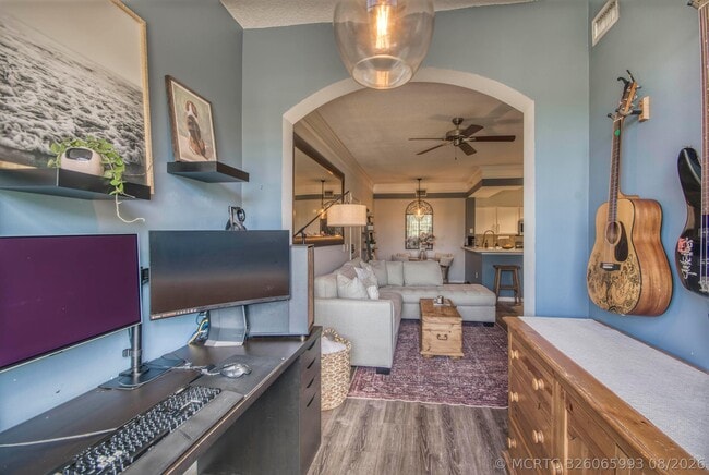 Building Photo - 1305 Myrtlewood Cir E