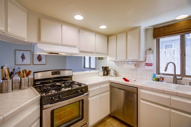 Building Photo - 803 El Carmel Pl