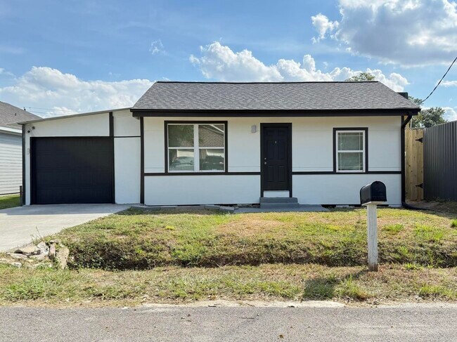 Primary Photo - 889 Chas Ln