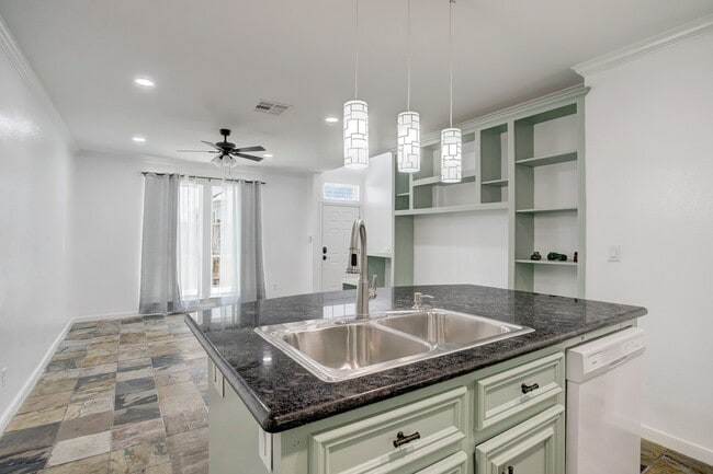 Building Photo - 1510 Rosalie St