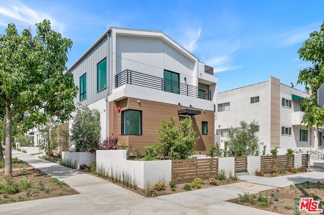 Building Photo - 1236 N Spaulding Ave