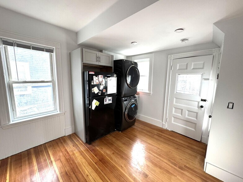 Building Photo - 28 Lexington Ave