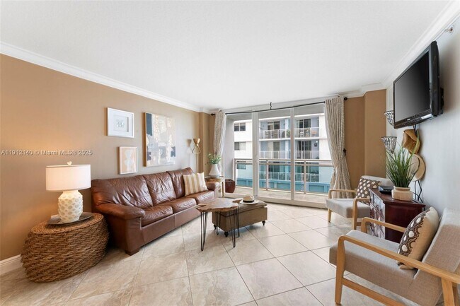 Building Photo - 6917 Collins Ave