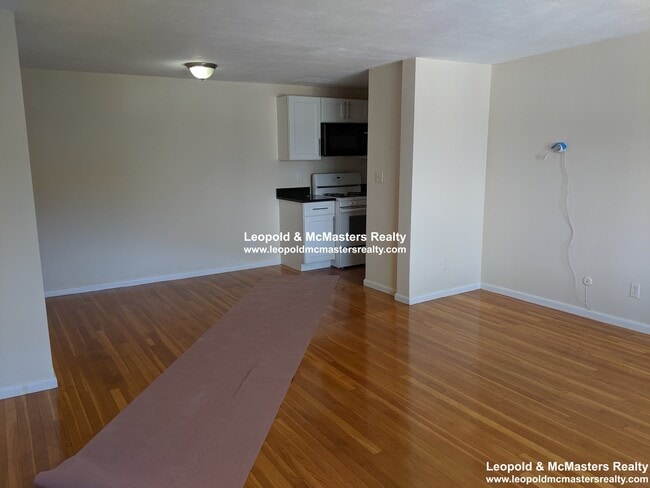 Building Photo - 80 Litchfield St