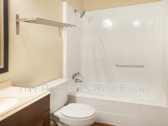 Building Photo - 304 Manuel Dr