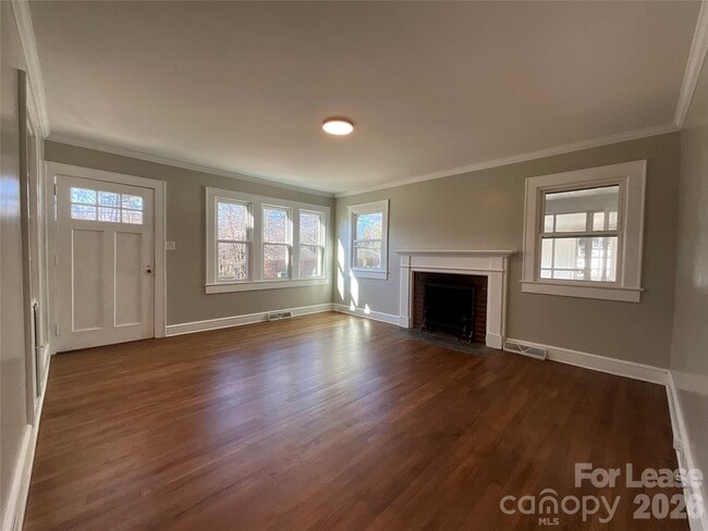 Building Photo - 611 Hoover Dr