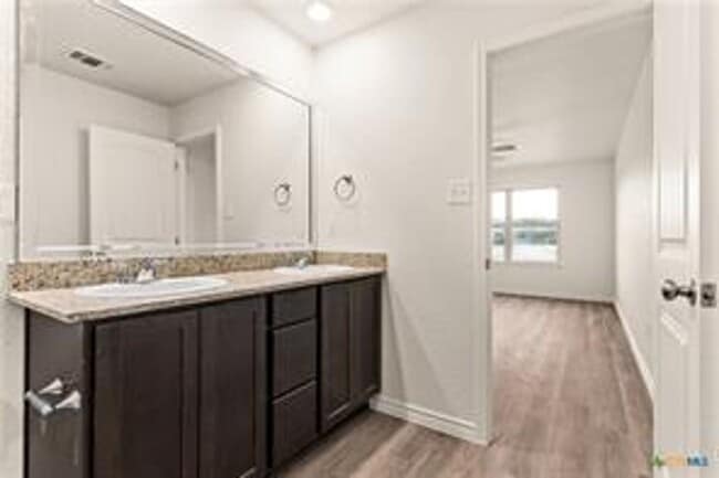 Building Photo - 1ST MONTH RENT FREE