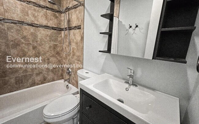 Building Photo - 3 Bed/3 Bath Home with Fenced Yard and Garage / Available Now!