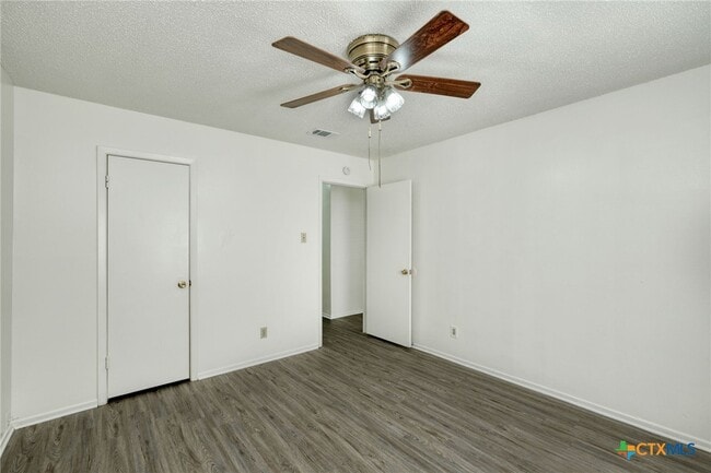 Building Photo - 11410 Pollyanna Ave