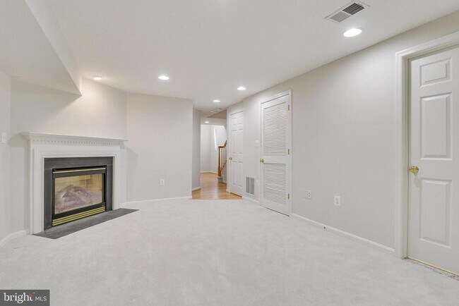 Building Photo - 4037 Fairfax Center Hunt Trail