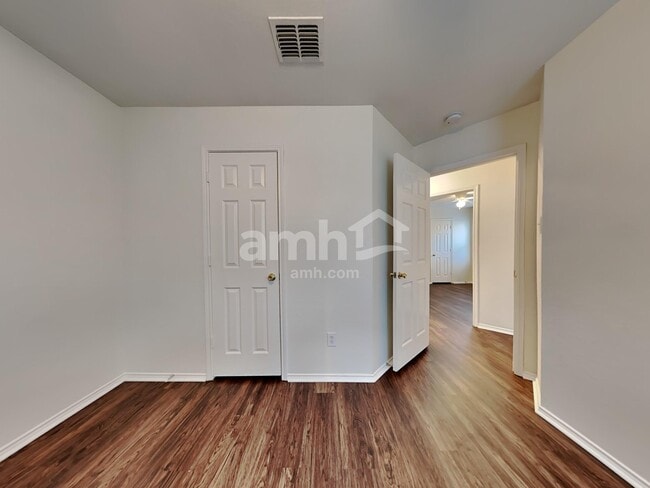 Building Photo - 1305 Hennessey Ct