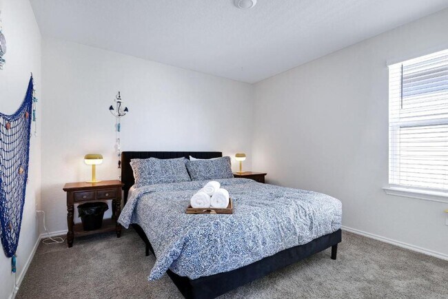 Building Photo - Move in Ready and FULLY FURNISHED 3 BD/2 BA located Far West San Antonio!