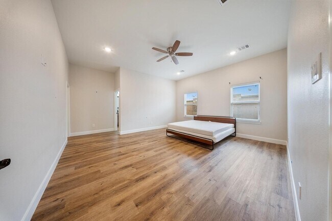 Building Photo - 2019 Olivos St