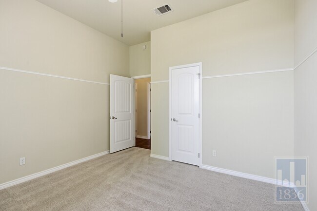 Building Photo - 15105 General Williamson Dr