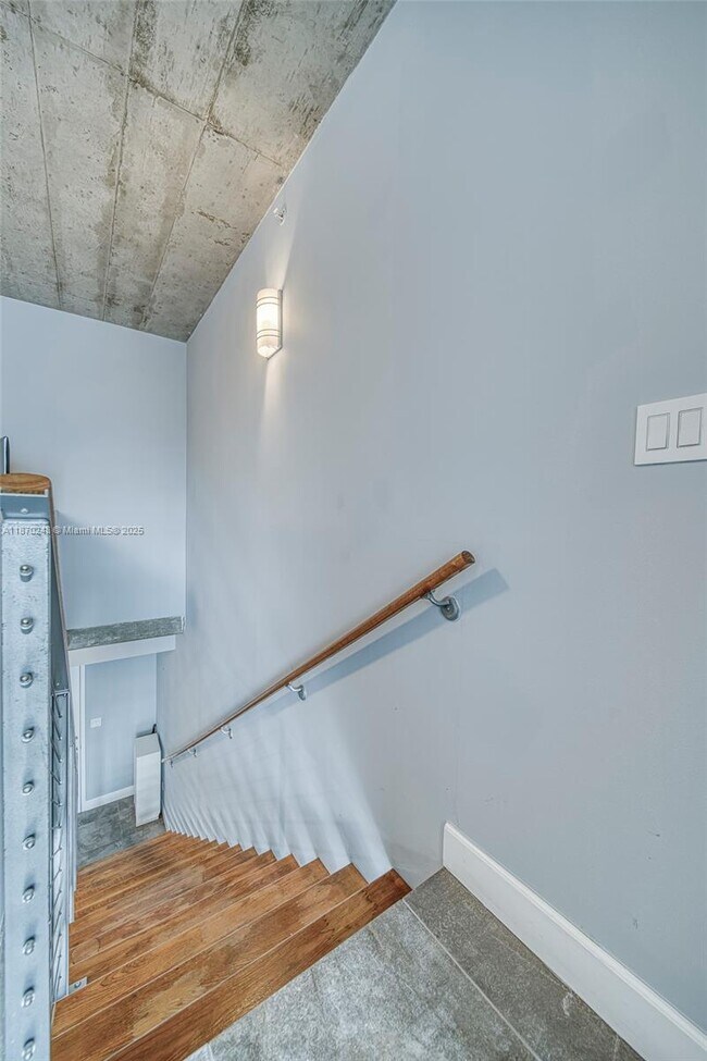 Building Photo - 690 SW 1st Ct