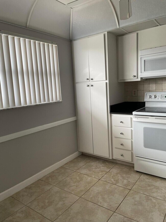 Building Photo - 3661 Via Poinciana