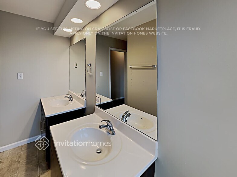 Building Photo - 240 Hale St