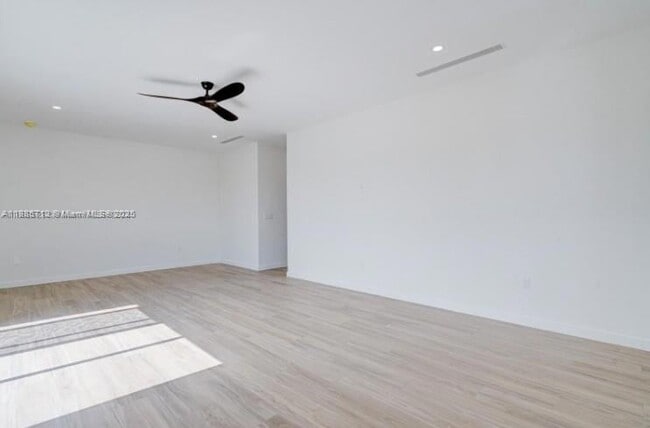 Building Photo - 3900 SW 137th Ct