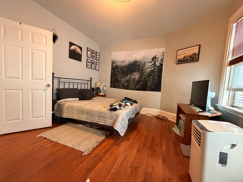 Building Photo - 18 Washburn St