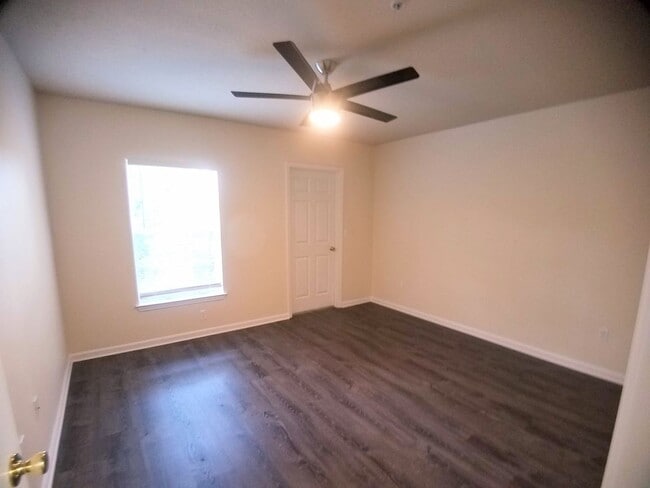 Building Photo - For Rent Beautiful 1/1 w covered GARAGE Condo @ Crest close to UCF  and Valencia College !!!