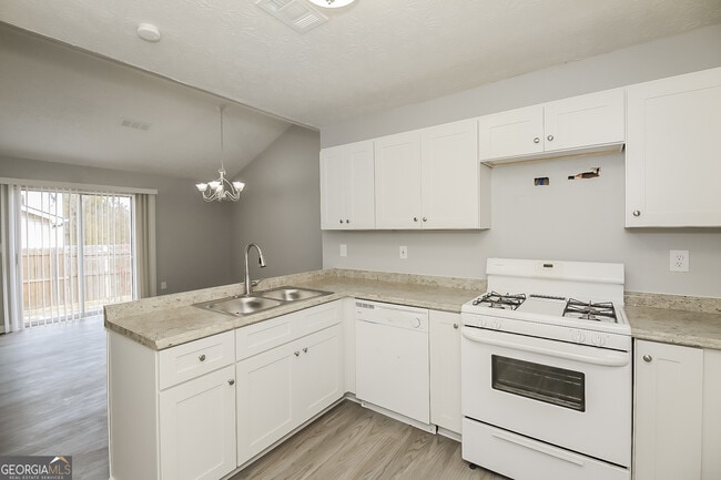 Building Photo - 358 Autumn Lake Dr