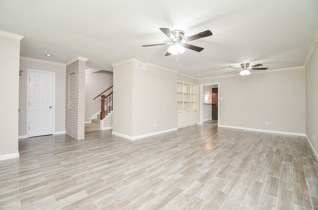 Building Photo - 13074 Trail Hollow Dr