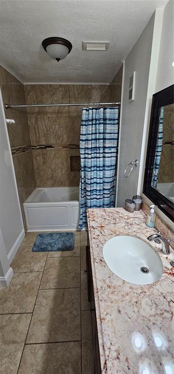 Building Photo - 8821 Coral Palms Ct