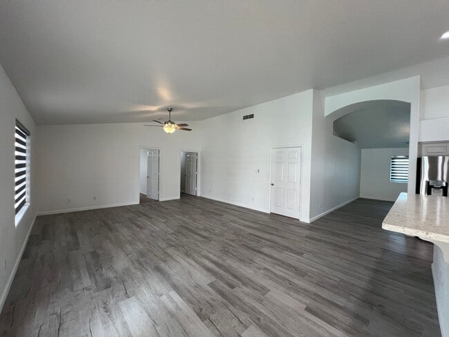 Building Photo - 4 BEDROOM POOL HOME!