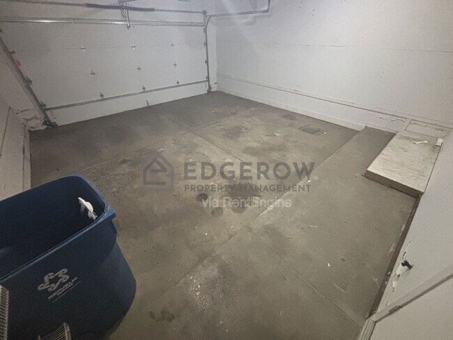 Building Photo - 2726 Sandstone Terrace NE