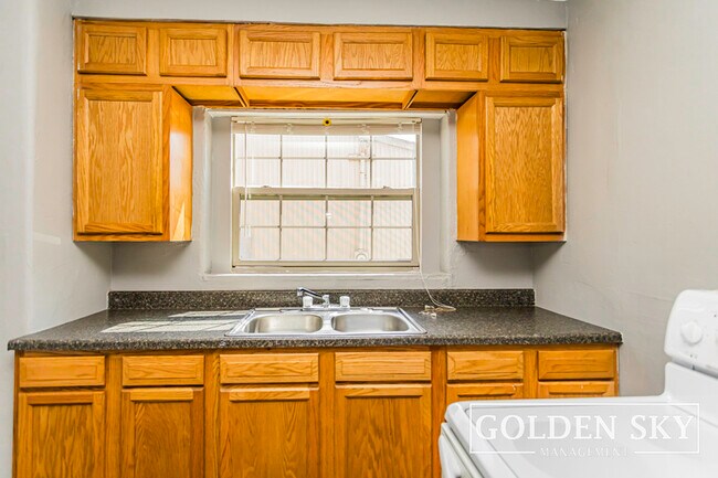 Building Photo - 1516 Wheeling Ave