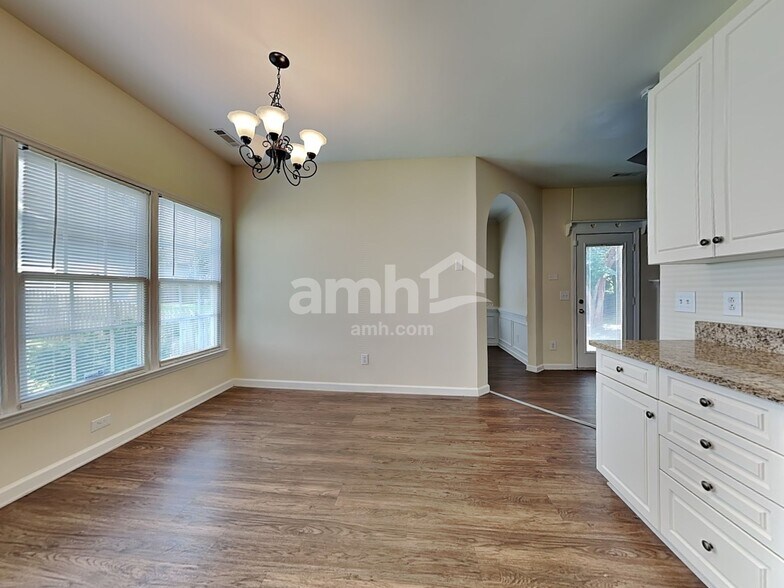 Building Photo - 2812 Bridgeport Dr