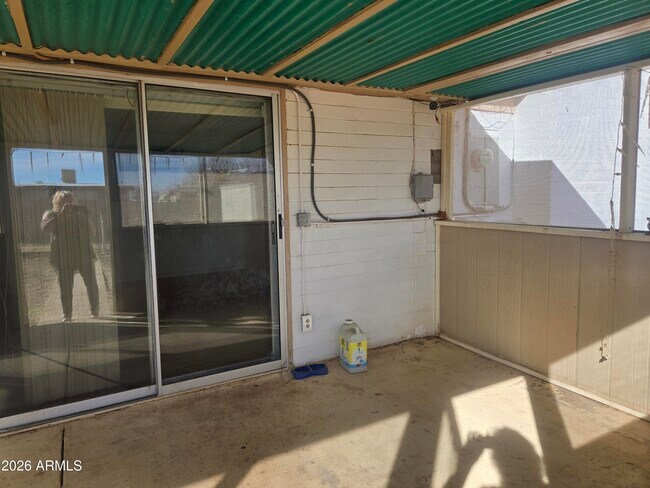 Building Photo - 302 3rd St