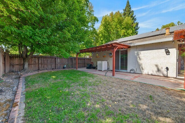 Building Photo - 1647 Gateway Dr