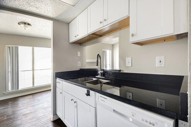 Building Photo - 3615 W Northgate Dr