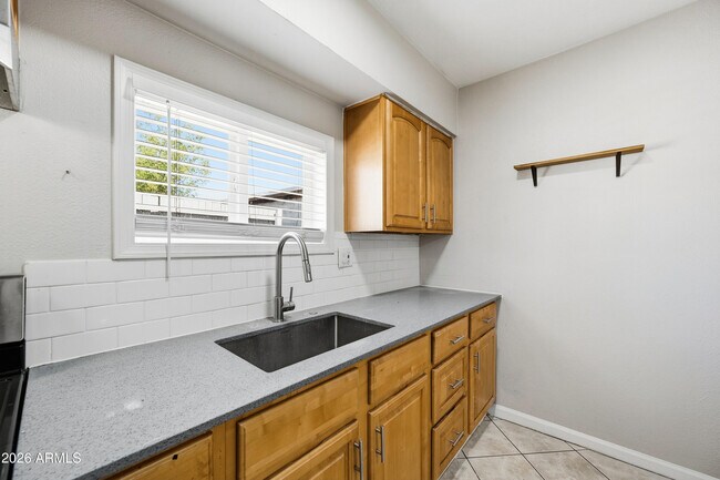 Building Photo - 5206 W Ocotillo Rd