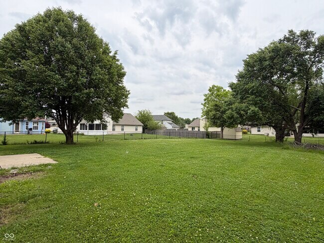 Building Photo - 411 Garden Grace Dr