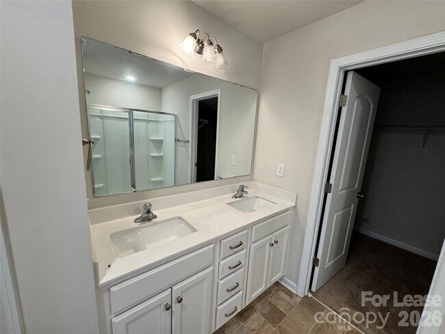 Building Photo - 2011 Weddington Pointe Dr