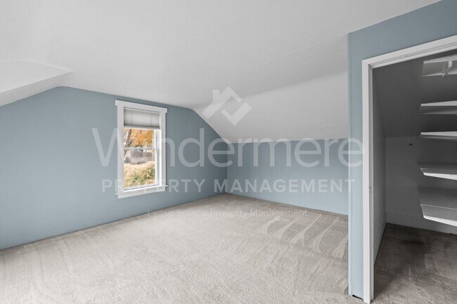 Building Photo - 3 Bedroom , 1 Bath