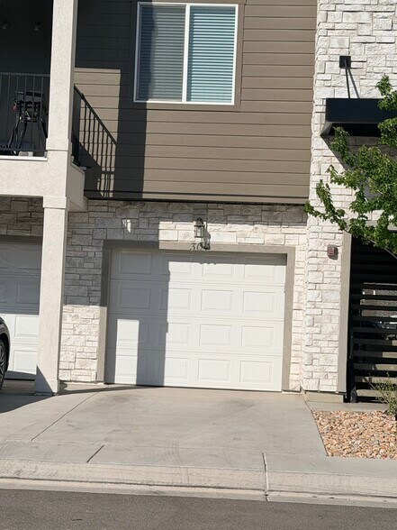 Building Photo - 13516 S Maximus Dr