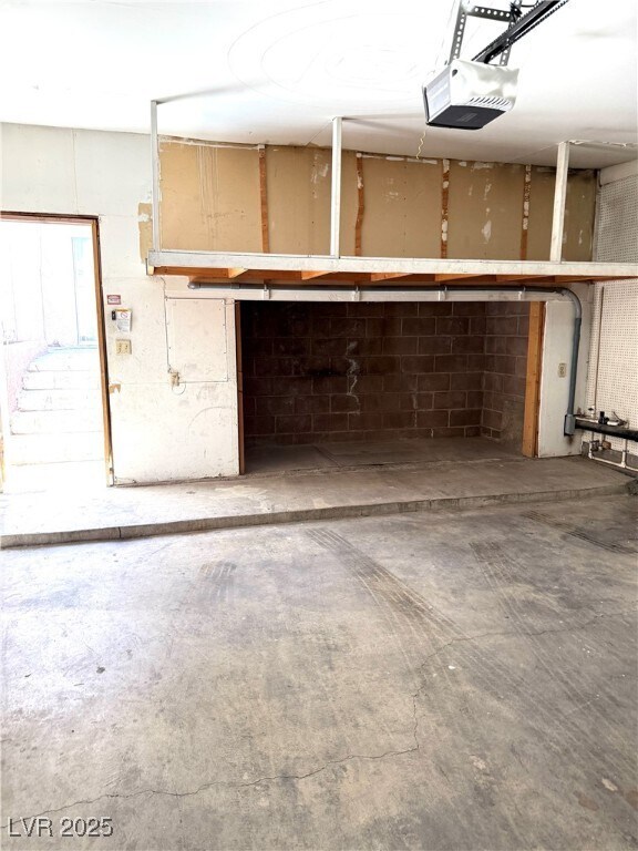 Building Photo - 3367 Reka St