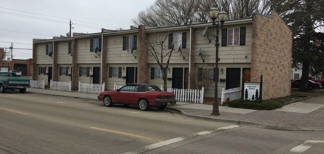 Primary Photo - Pinewood Square Apartments