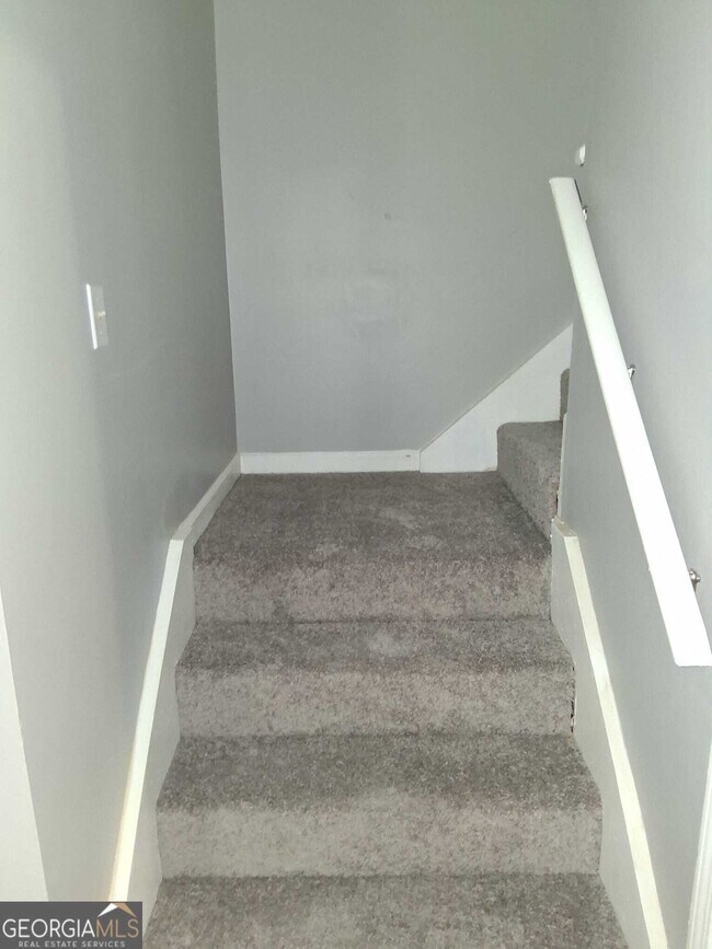 Building Photo - 2798 Country Ct SE