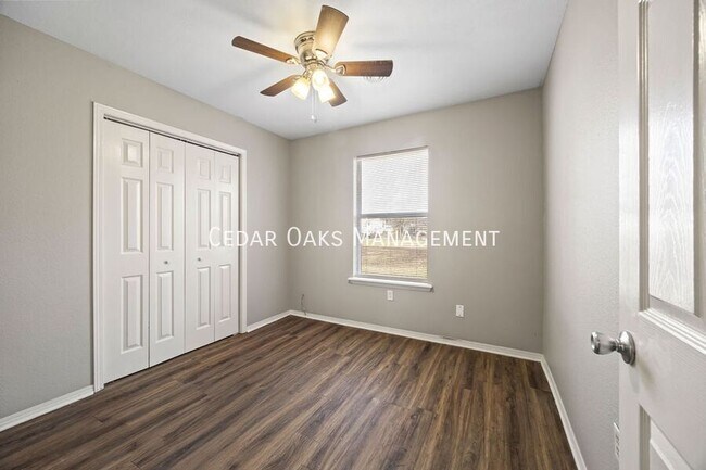 Building Photo - 2372 N Raven Ln
